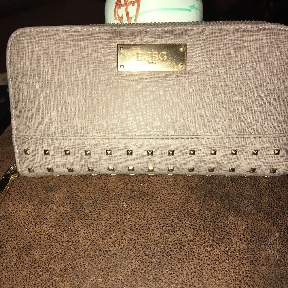 BCBG wallet. Excellent condition!